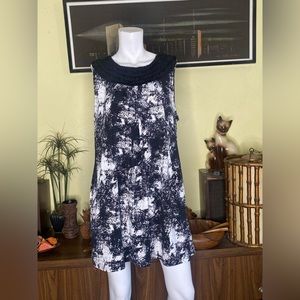 Alfani abstract black and white shift trapeze ruffle collar dress MOD contempo